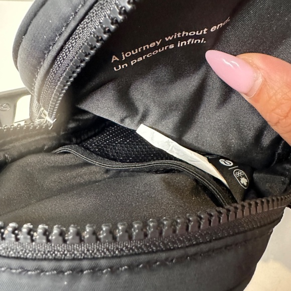 Lululemon Future Legacy Crossbody CANADA - Picture 8 of 9